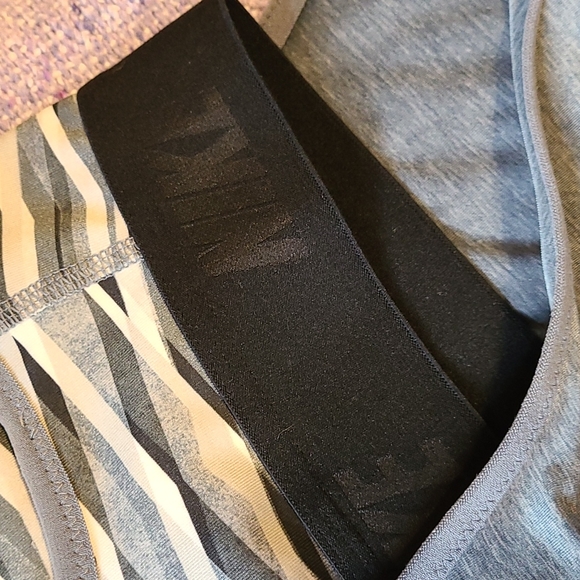 Nike dri fit tank with built-in sports bra - Picture 7 of 8